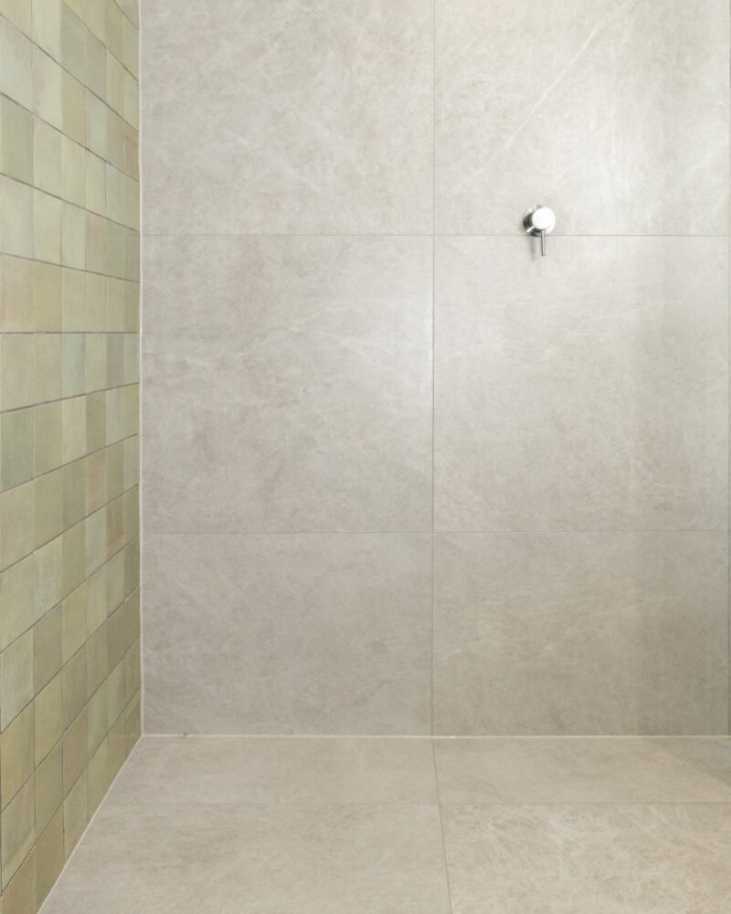 Moonight Off-White 600x600mm Tile