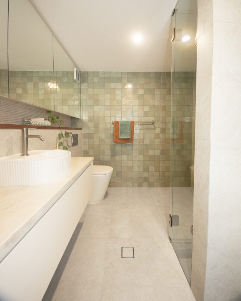 Moonight Off-White 600x600mm Tile